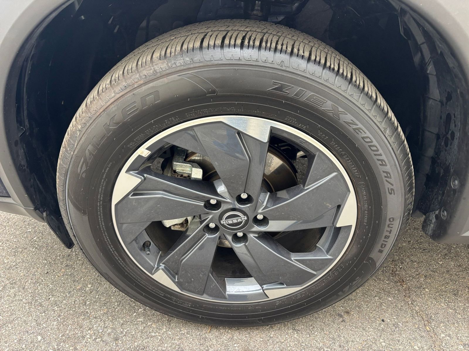 Used 2025 Nissan Rogue SV image 30