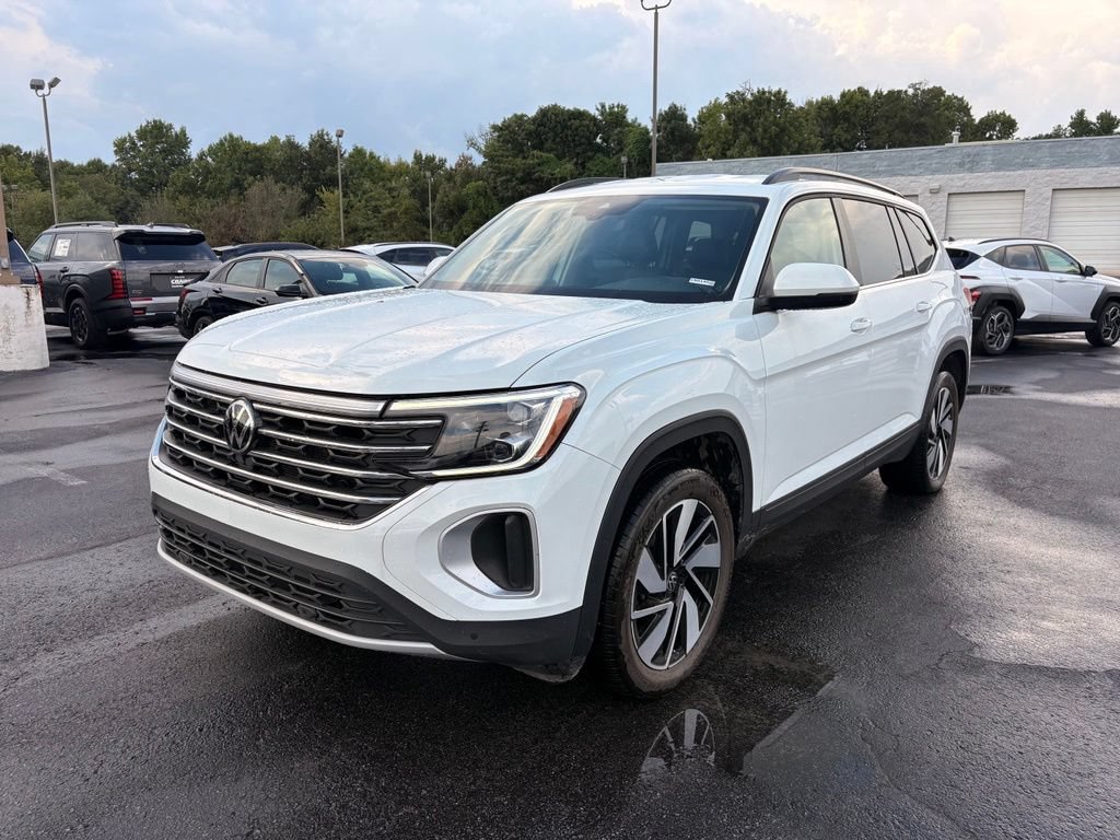 Used 2025 Volkswagen Atlas SE FWD image 3