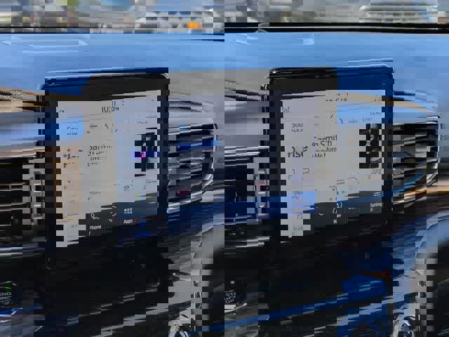 Used 2021 Ford Explorer Limited image 31