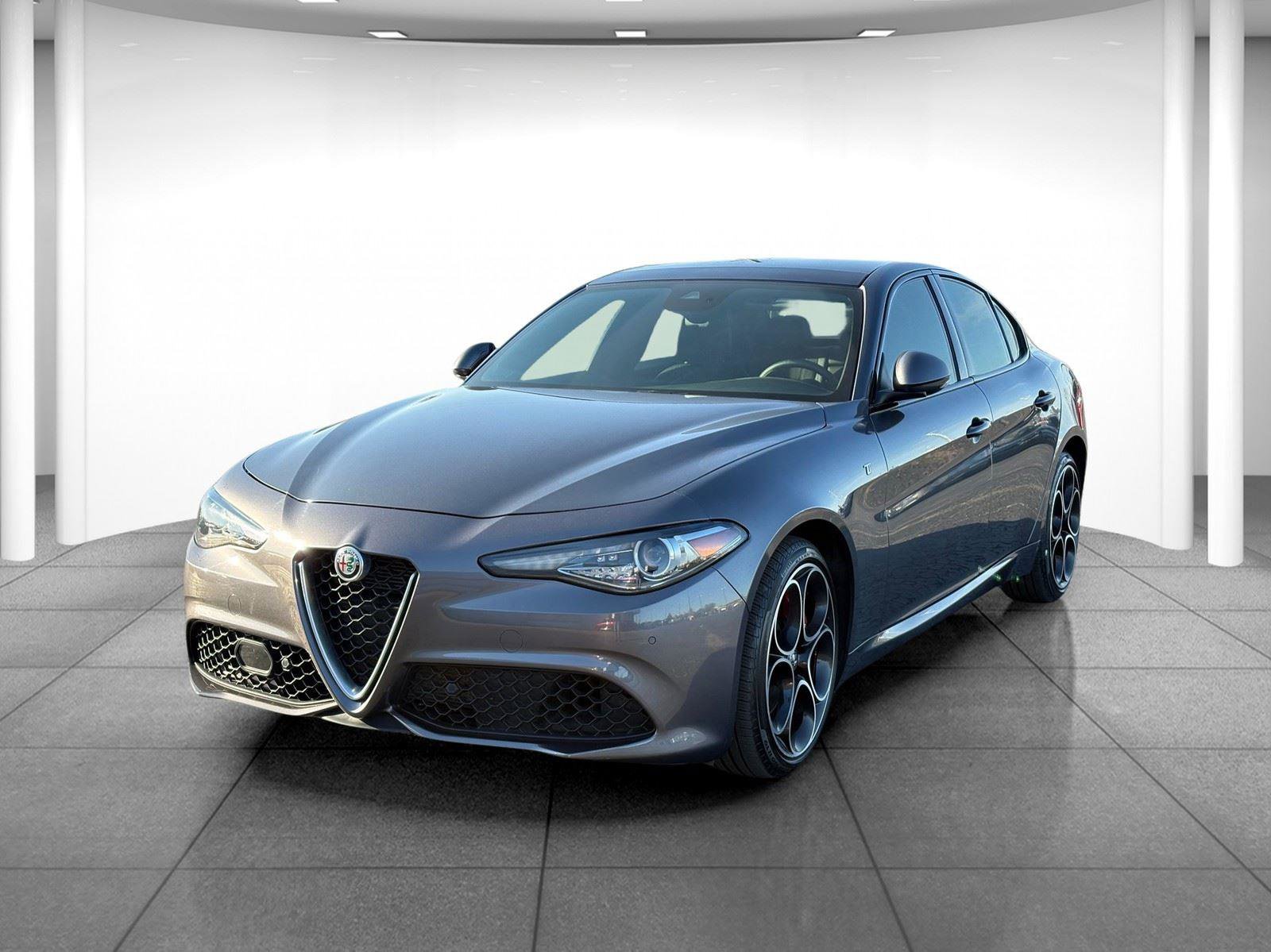 Used 2022 Alfa Romeo Giulia Ti image 3