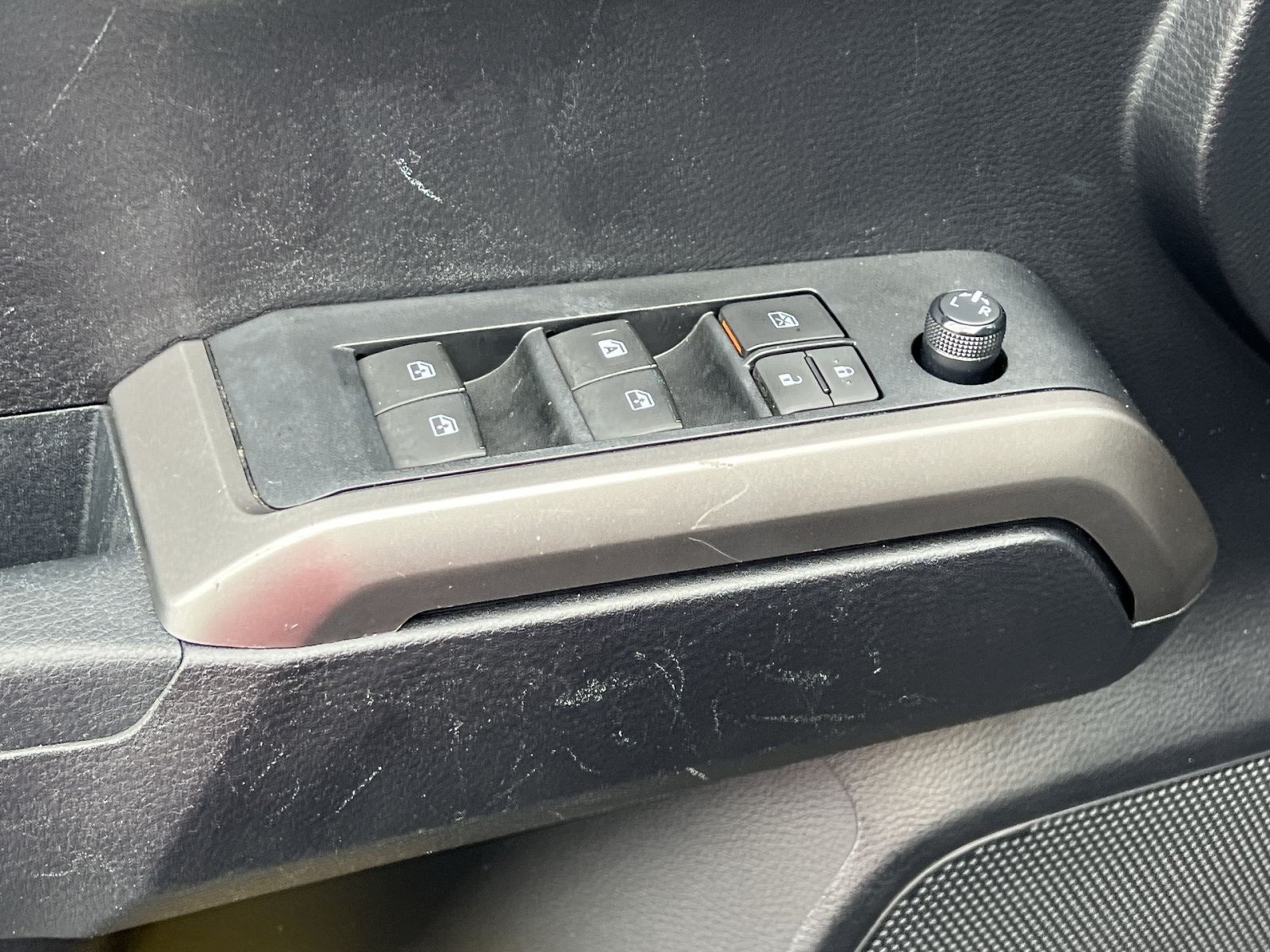Used 2019 Toyota Tacoma SR5 AWD/4WD image 14