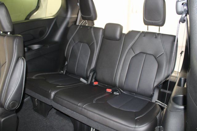 New 2026 Chrysler Pacifica Select image 19