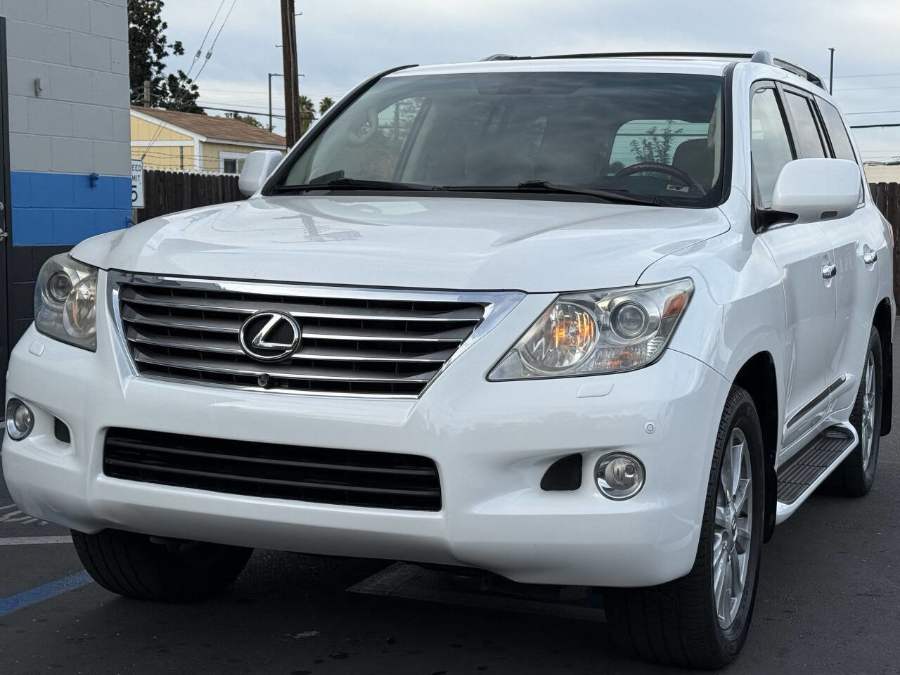 Used 2009 Lexus LX 570 4WD image 27