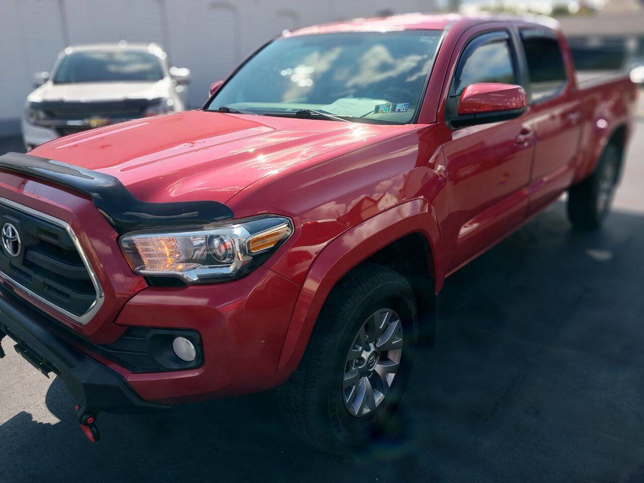 Used 2017 Toyota Tacoma TRD Off-Road image 16