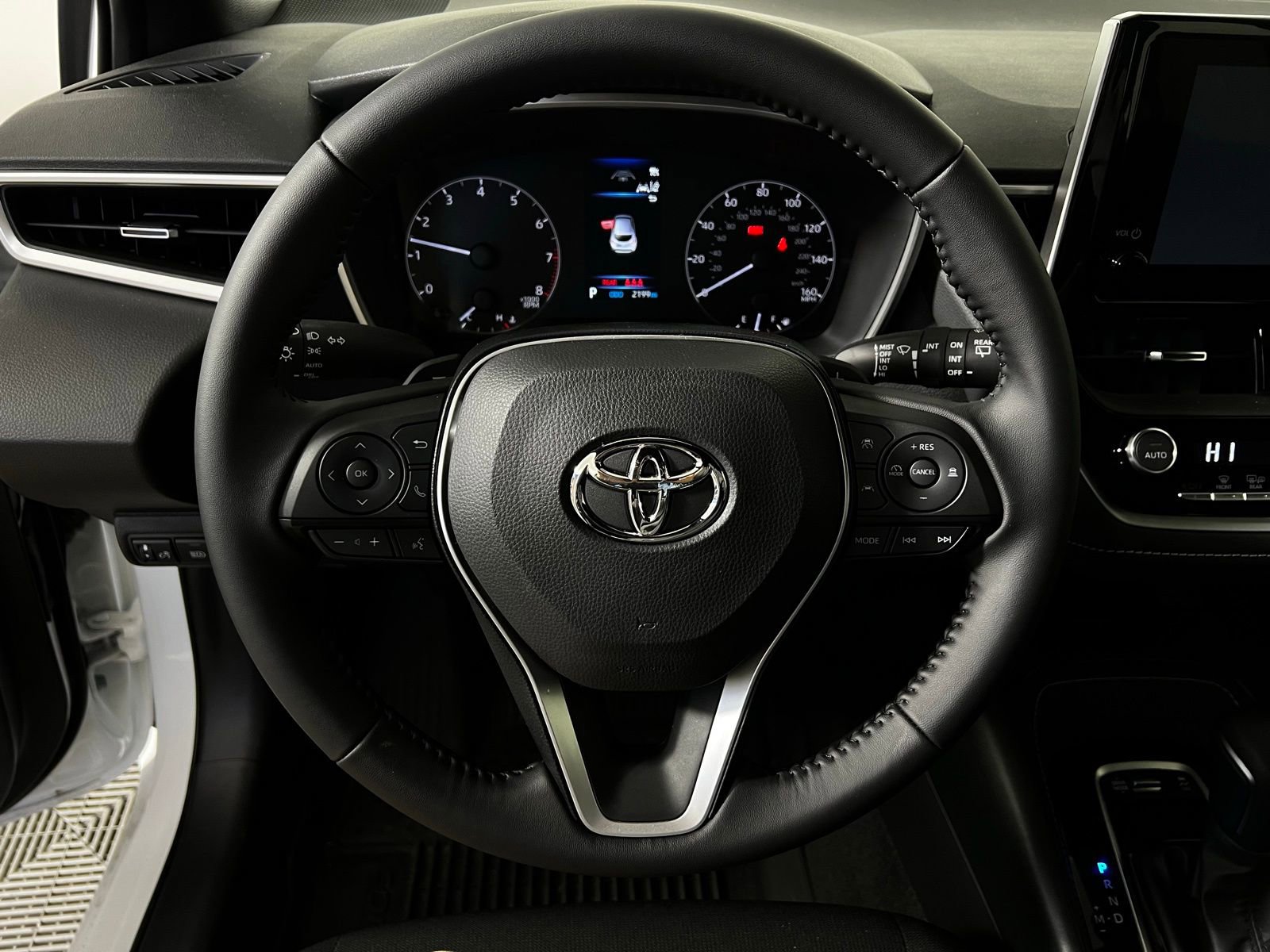 Certified 2025 Toyota Corolla SE w/ SE Package image 9