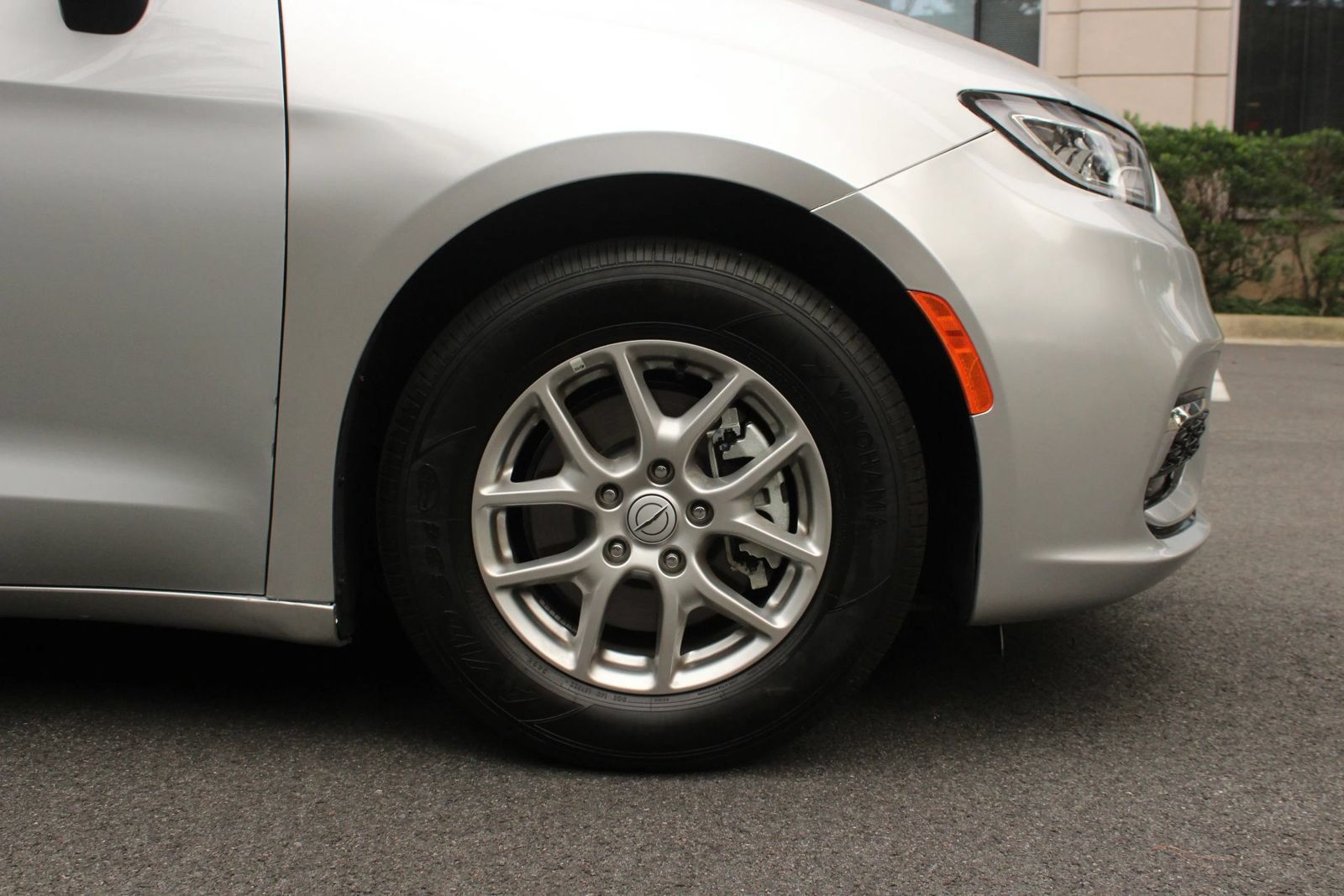 Used 2026 Chrysler Pacifica Select FWD image 4
