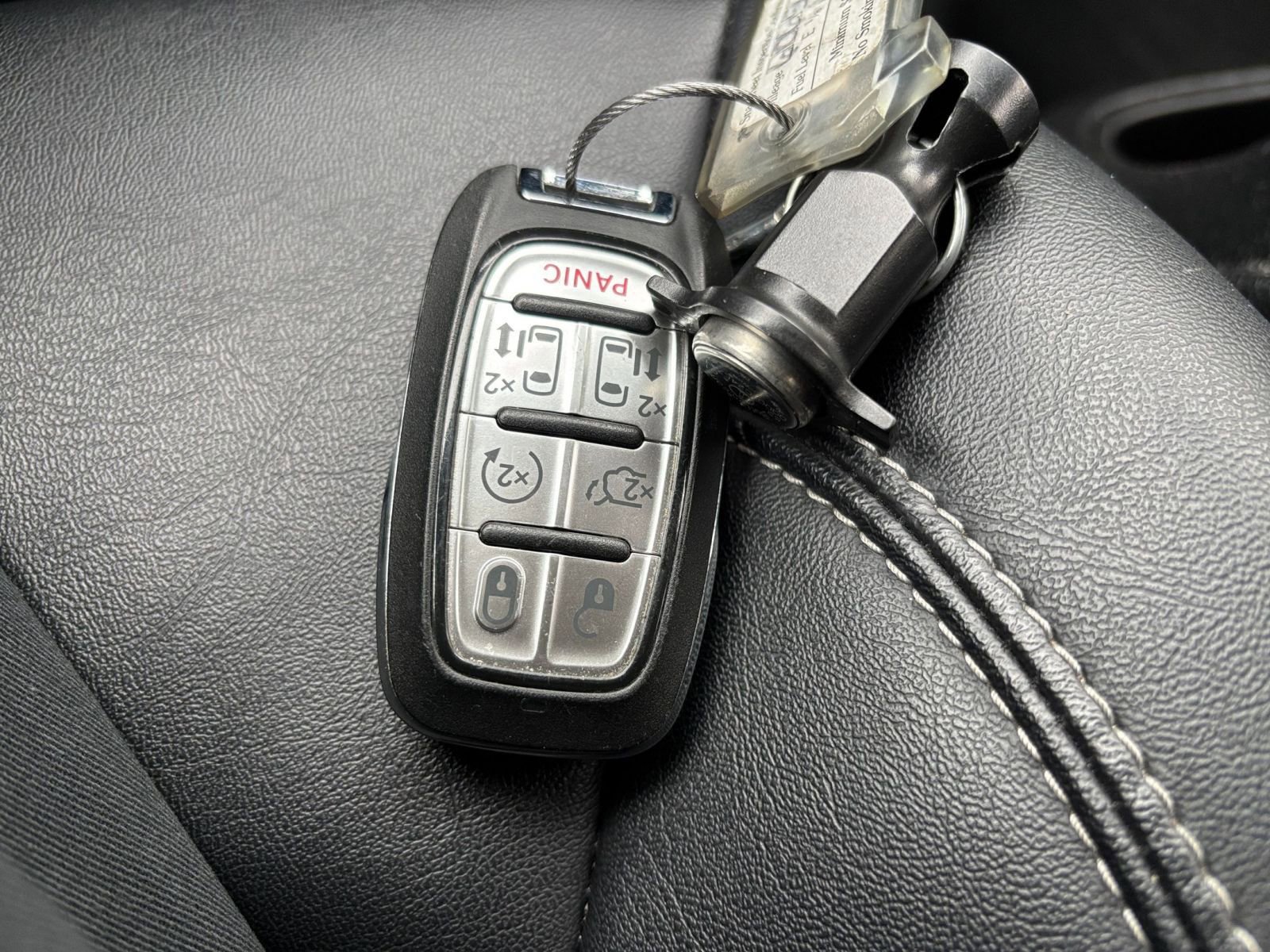 Used 2025 Chrysler Pacifica Select image 27