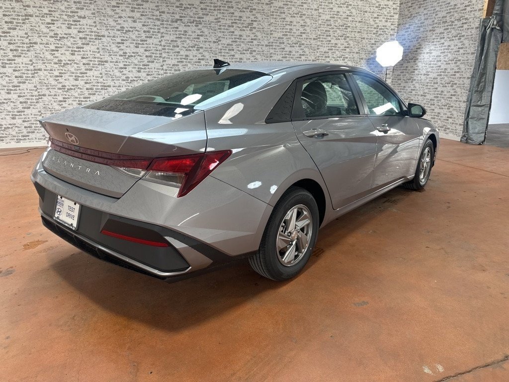 New 2026 Hyundai Elantra SE image 7