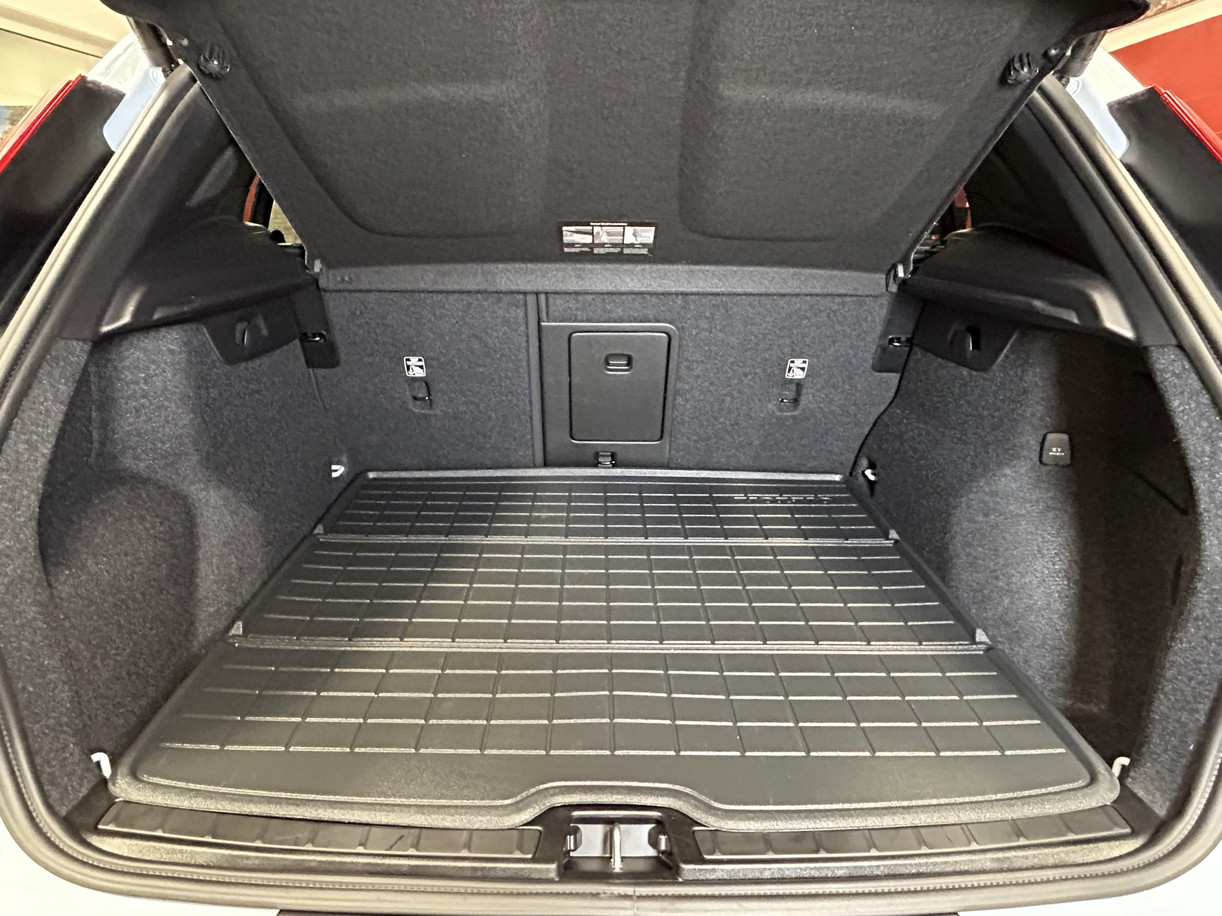 Used 2025 Volvo XC40 B5 Ultra w/ Climate Package image 12