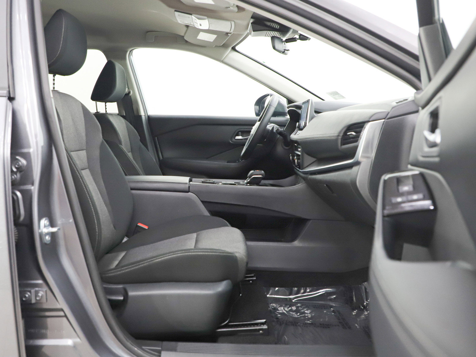 Used 2025 Nissan Rogue SV image 11