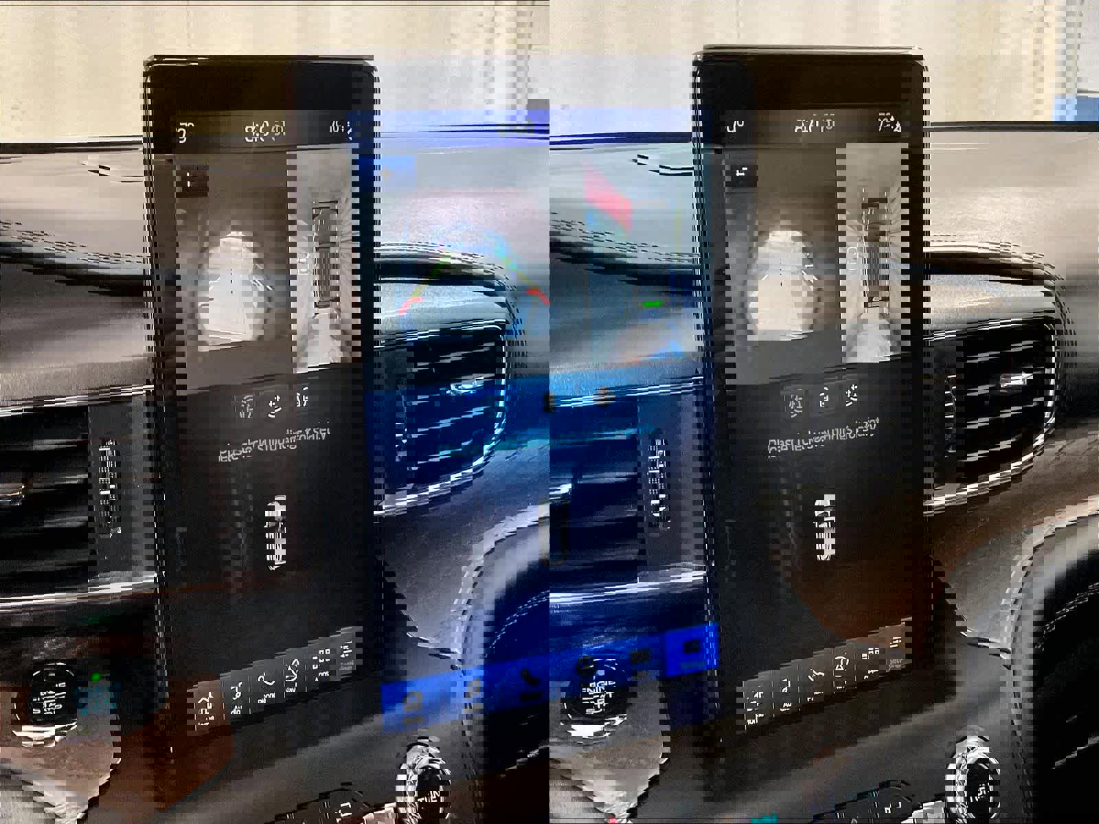 Used 2020 Ford Explorer Platinum w/ Premium Technology Package image 19