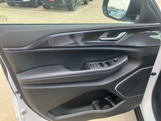 Certified 2022 Jeep Grand Cherokee Altitude AWD/4WD image 9