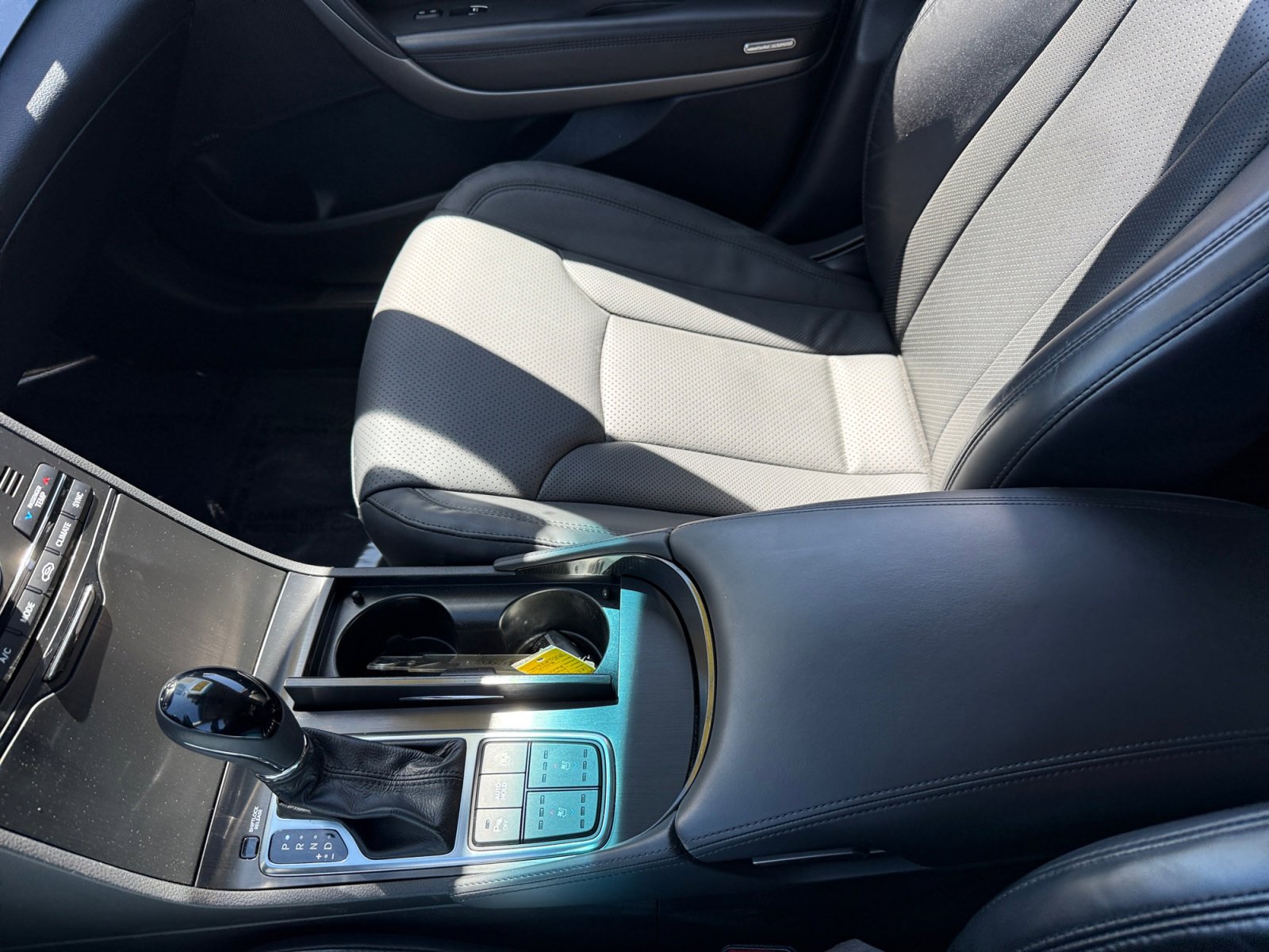 Used 2017 Hyundai Azera Limited image 14