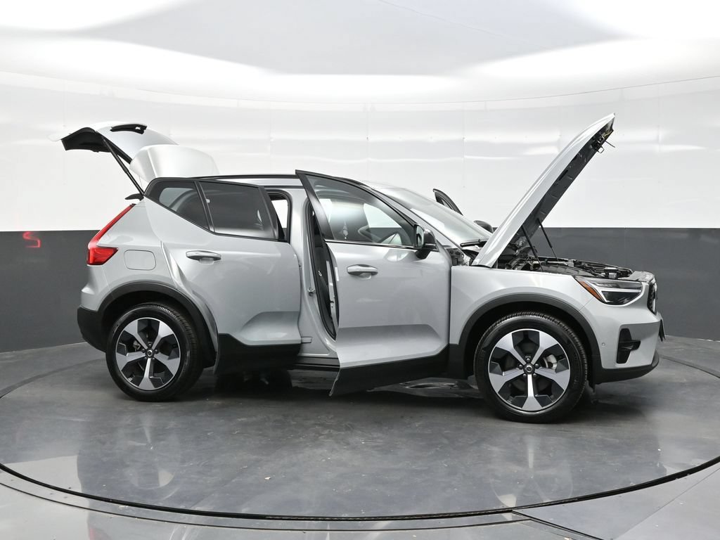 Used 2026 Volvo XC40 B5 Plus AWD/4WD image 44