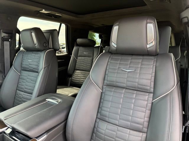 Used 2026 Cadillac Escalade Platinum Sport w/ LPO, ONYX Package AWD/4WD image 13