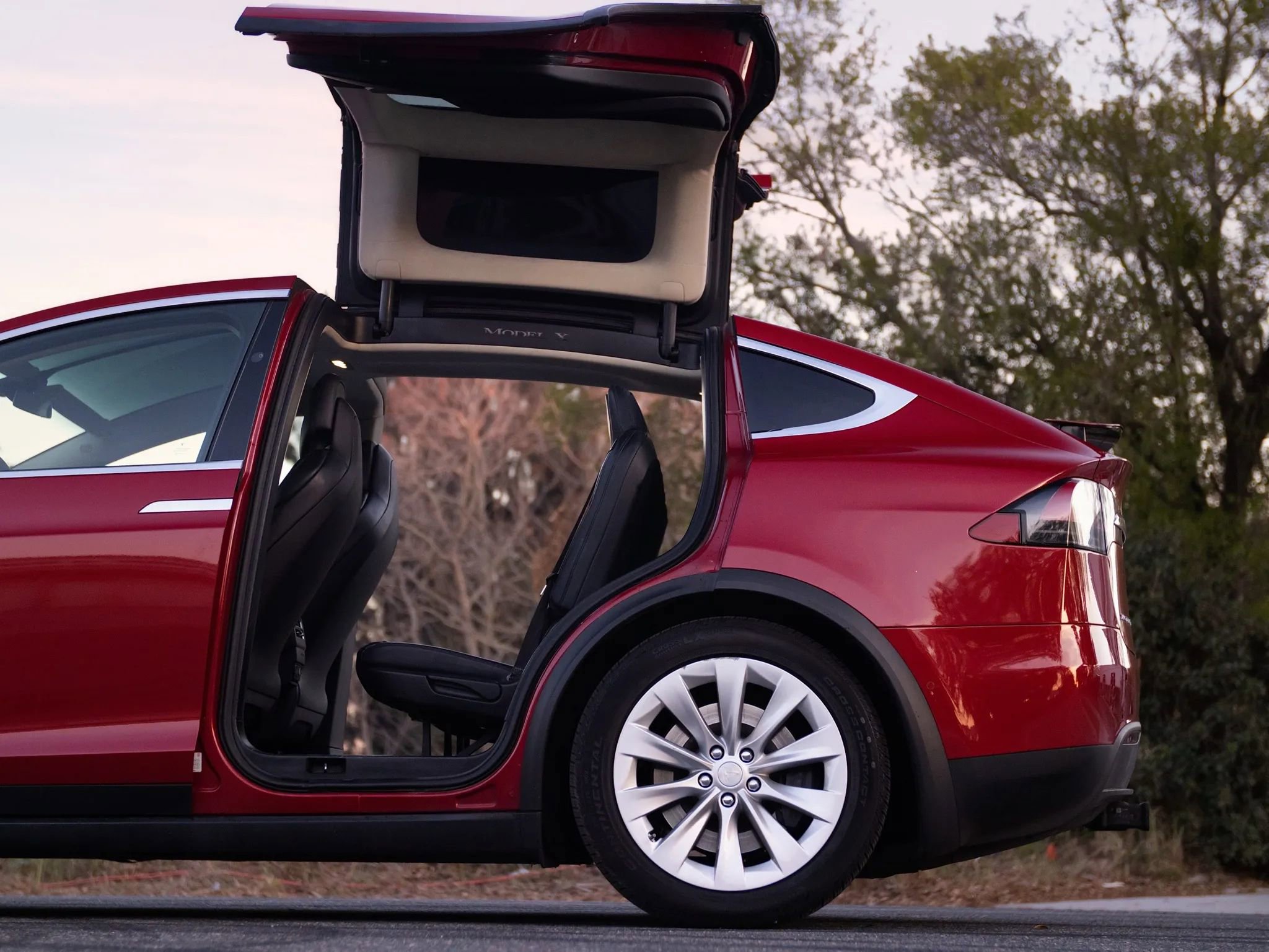 Used 2017 Tesla Model X 75D AWD/4WD image 29