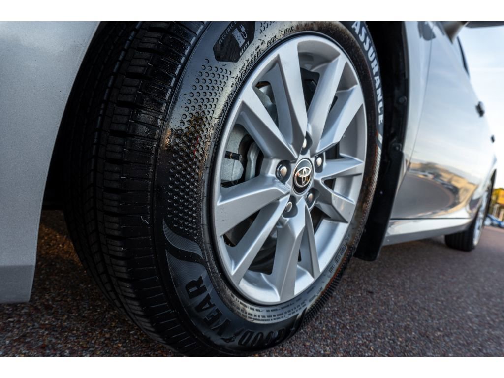 Used 2025 Toyota Camry LE image 9