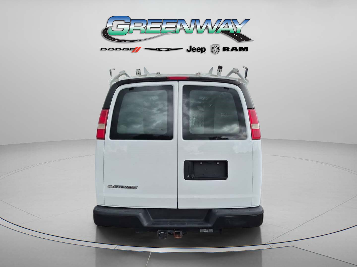 Used 2017 Chevrolet Express 2500 RWD image 3