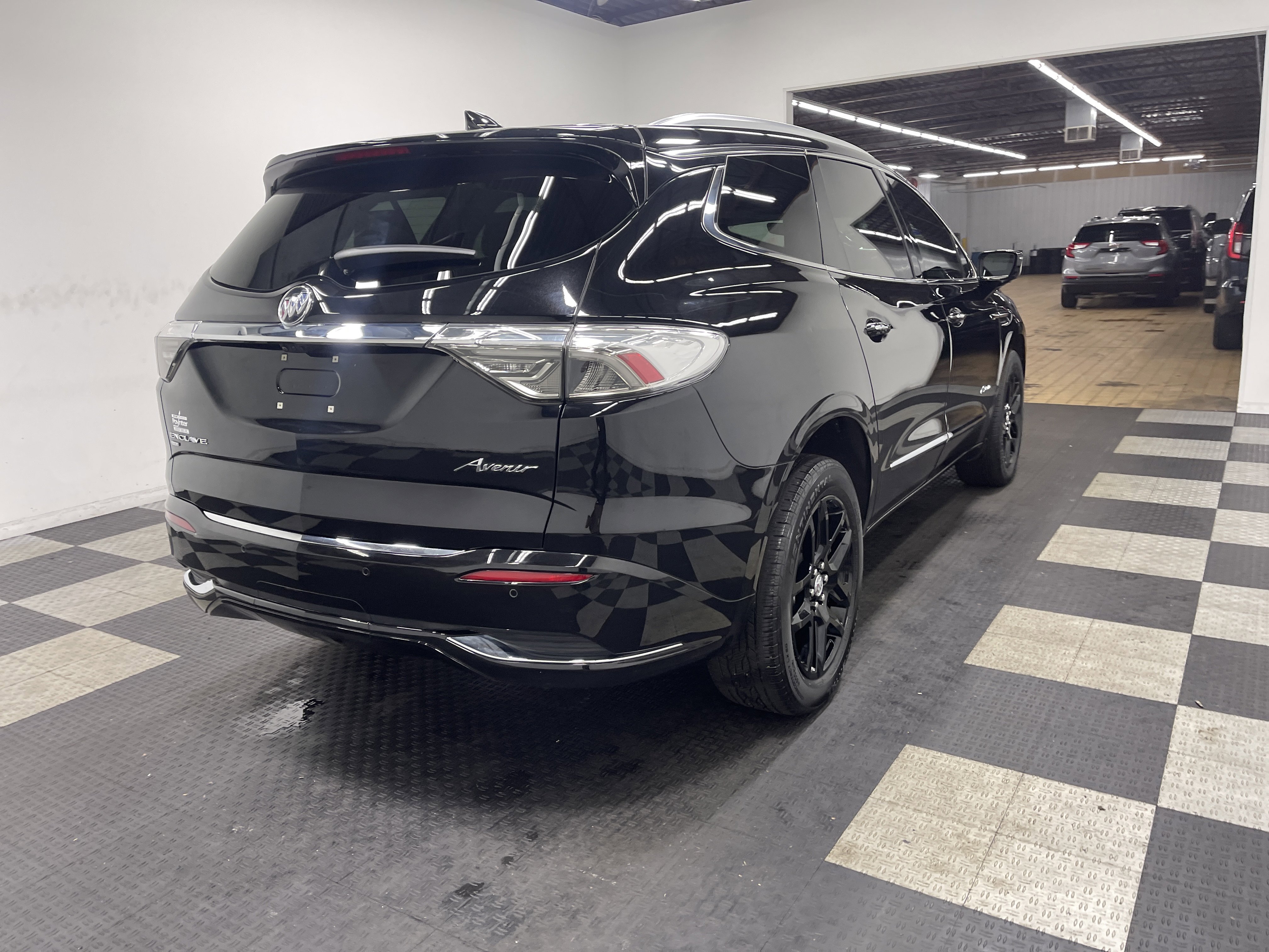 Used 2024 Buick Enclave Avenir image 5
