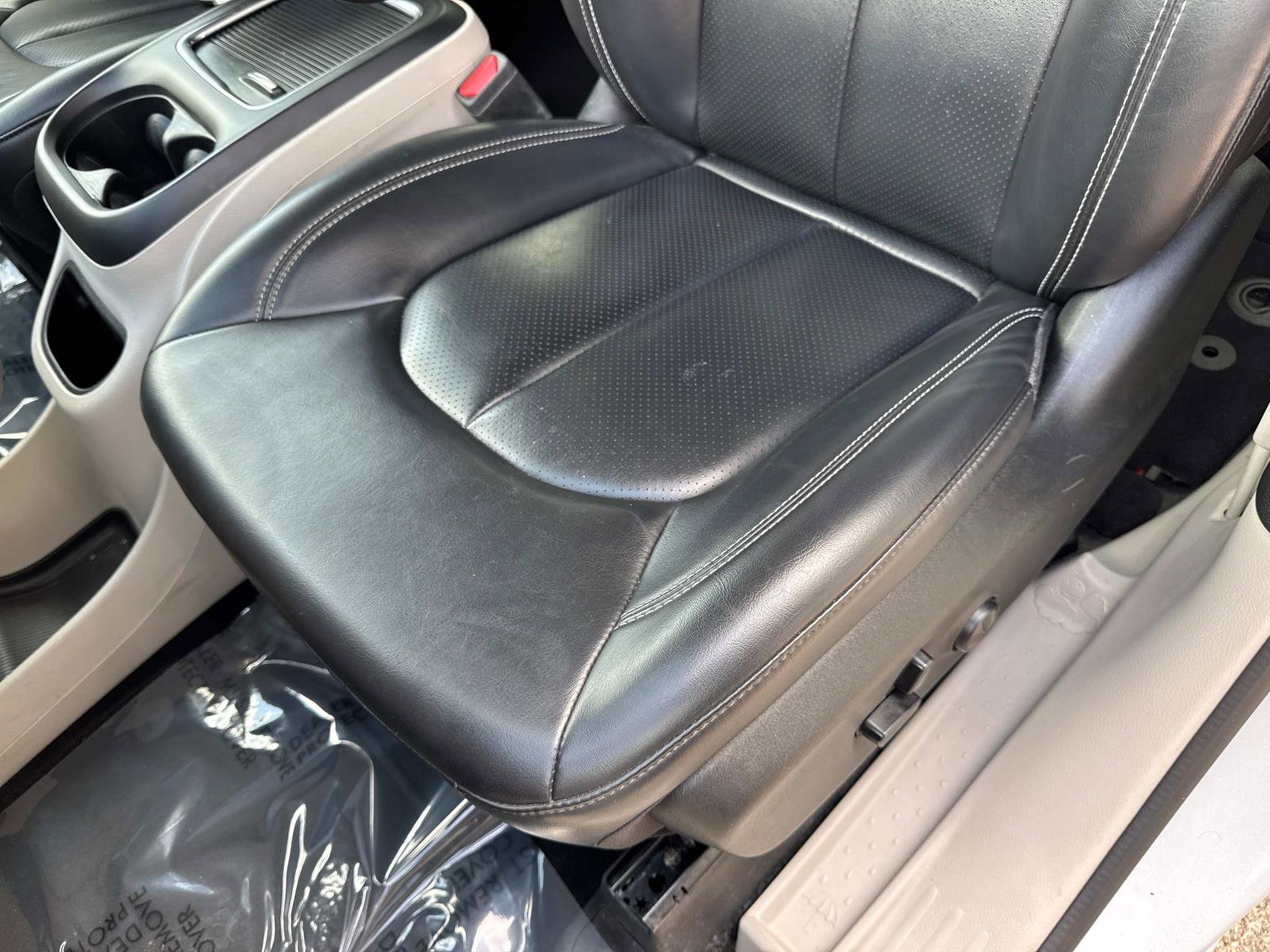 Certified 2023 Chrysler Pacifica Touring-L image 19