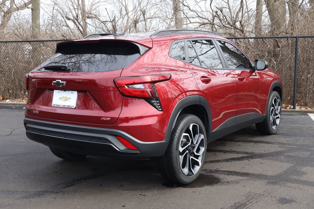 Certified 2024 Chevrolet Trax RS w/ Sunroof Package image 9