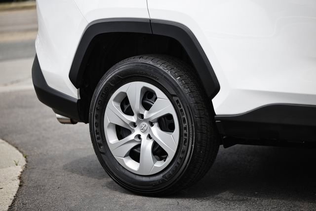 Used 2024 Toyota RAV4 LE AWD/4WD image 12