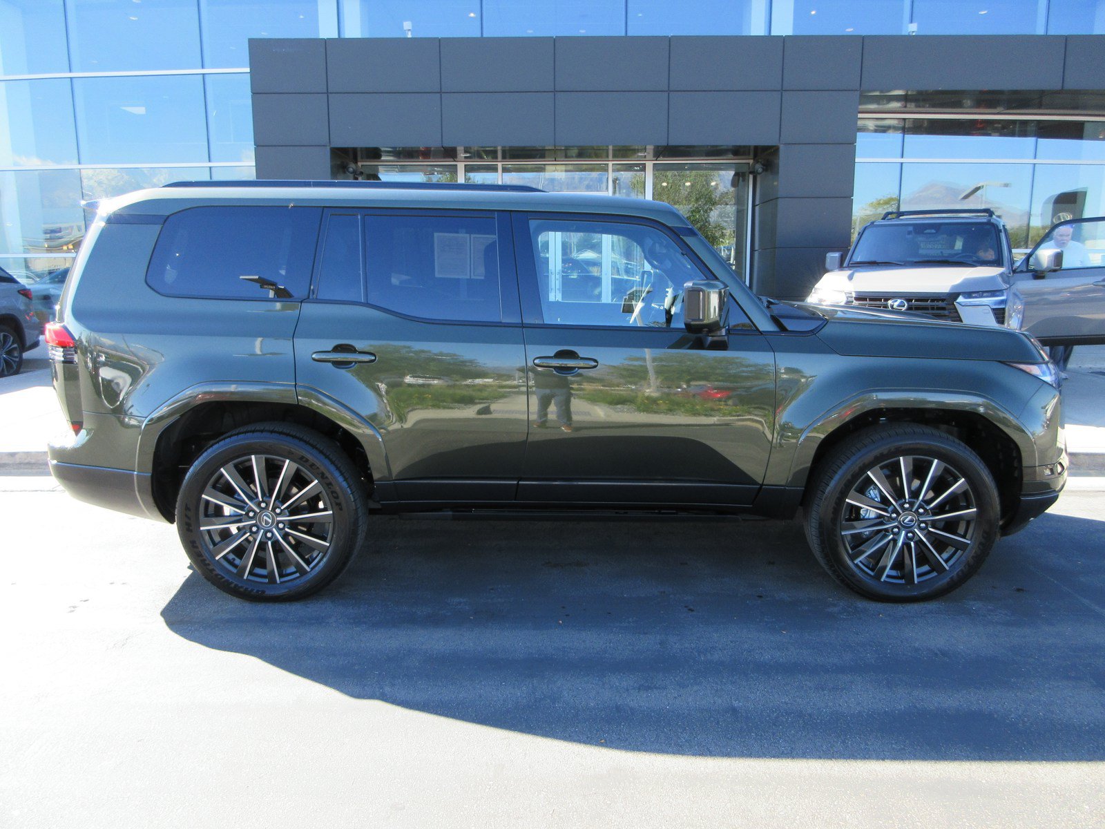 Used 2026 Lexus GX 550 w/ Accessory Package (2T) AWD/4WD image 11