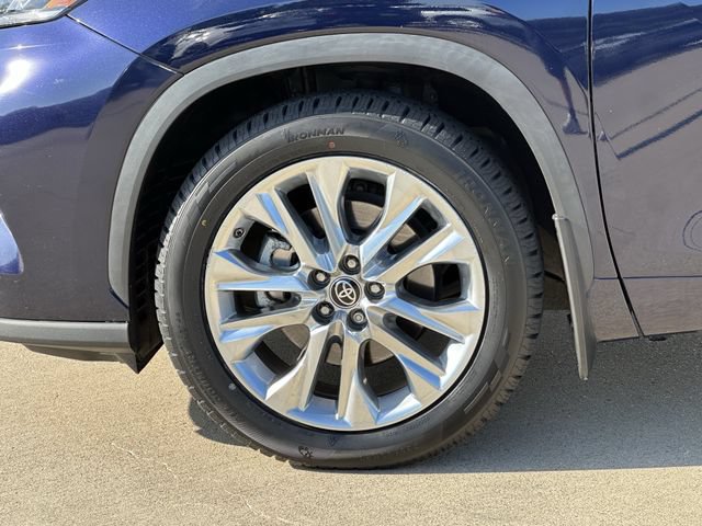 Used 2022 Toyota Highlander Limited AWD/4WD image 10