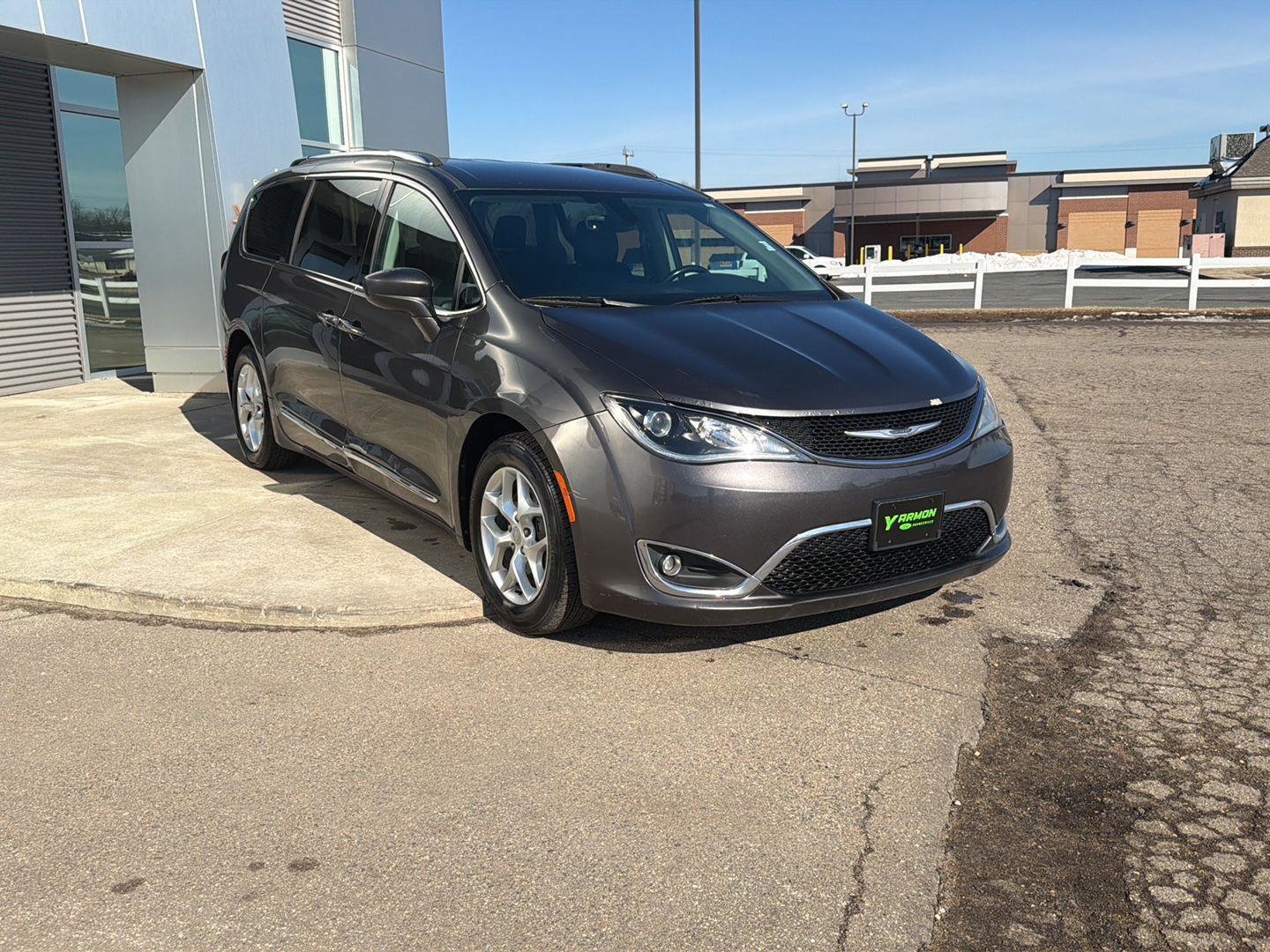 Used 2018 Chrysler Pacifica Touring-L Plus w/ Tire & Wheel Group FWD image 7