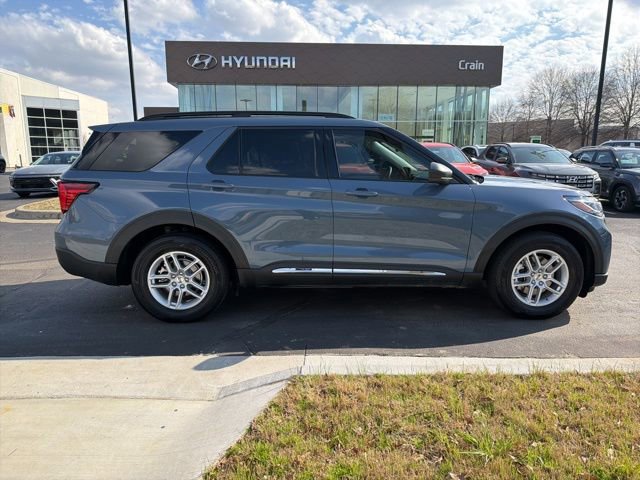 Used 2025 Ford Explorer Active w/ Active Comfort Package image 9