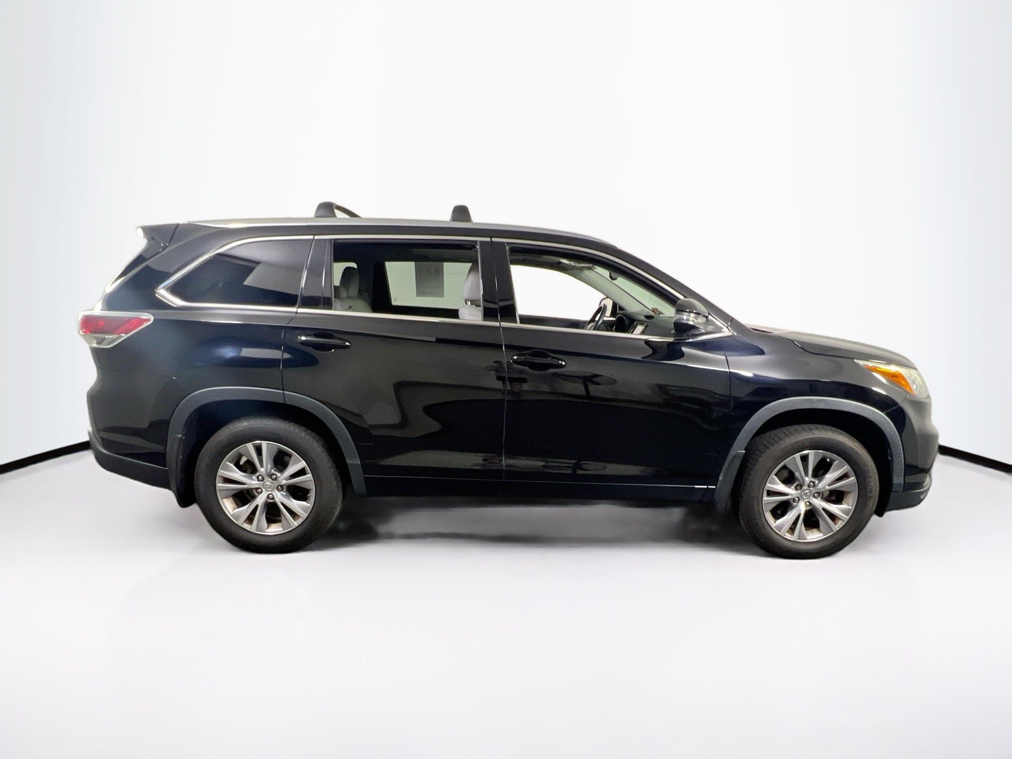 Used 2015 Toyota Highlander XLE AWD/4WD image 4