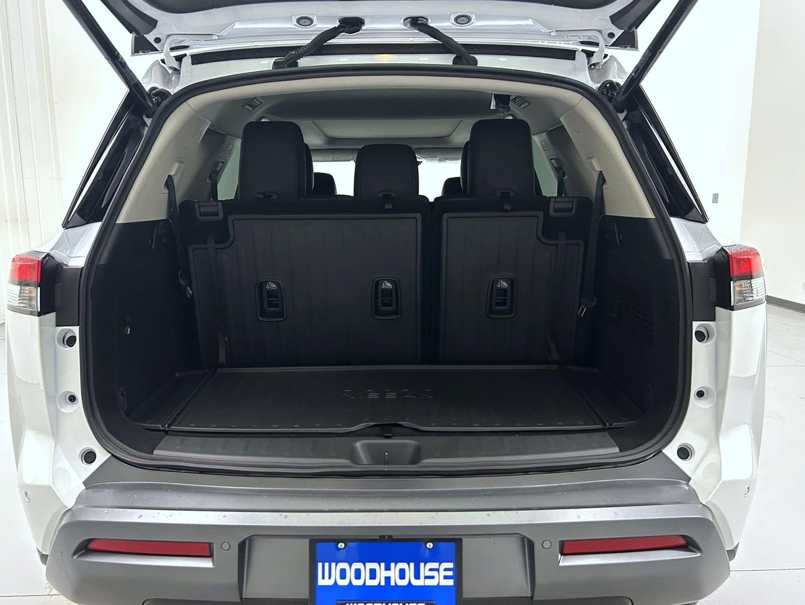 New 2026 Nissan Pathfinder Platinum image 9