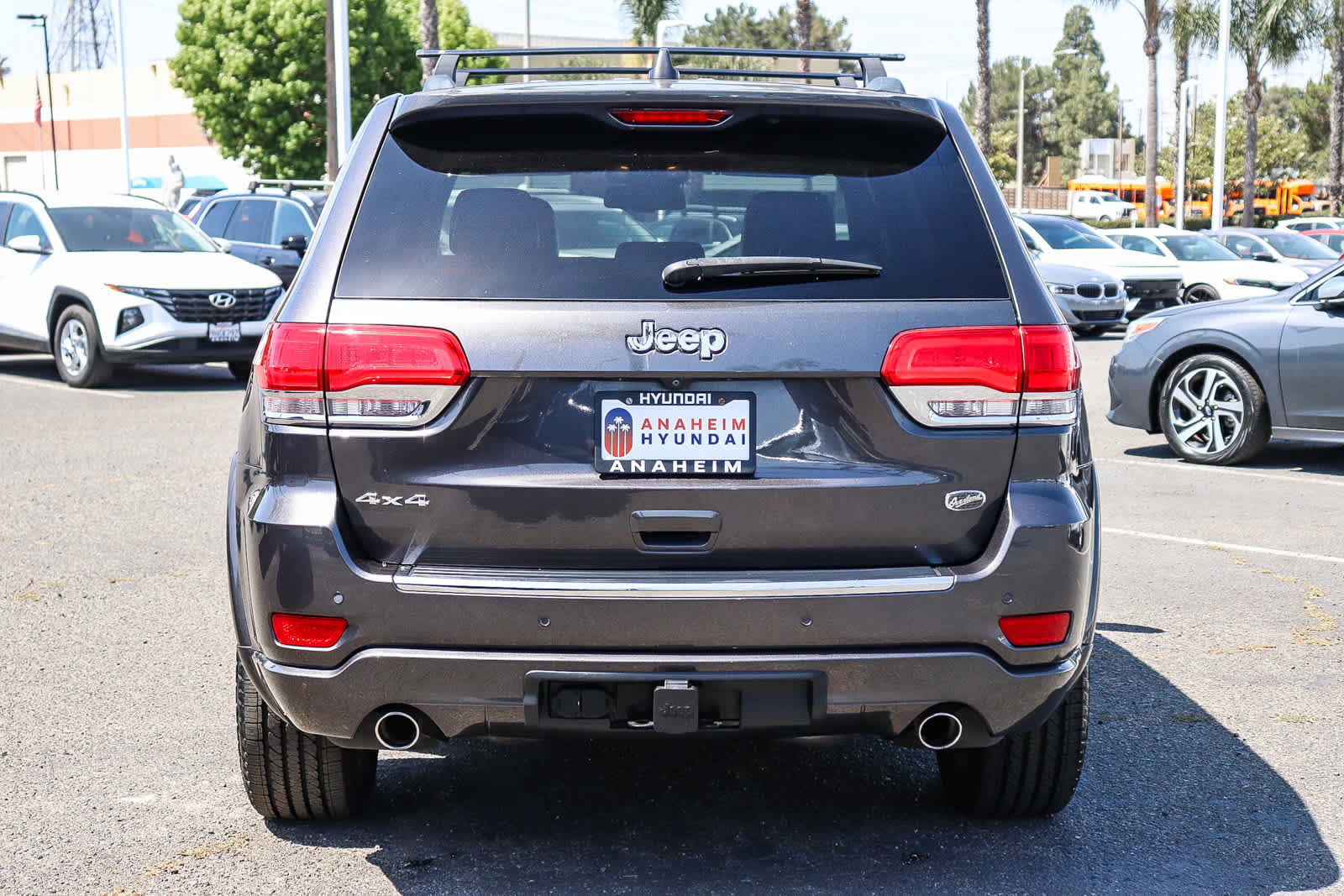 Used 2015 Jeep Grand Cherokee Overland w/ Advanced Technology Group AWD/4WD image 7