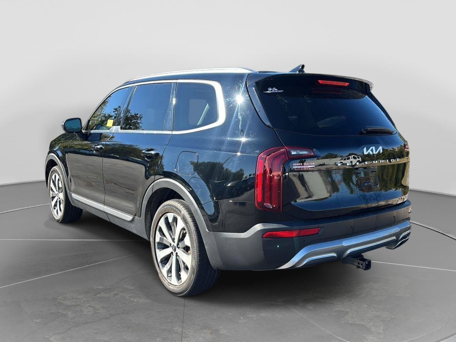 Used 2022 Kia Telluride S FWD image 2