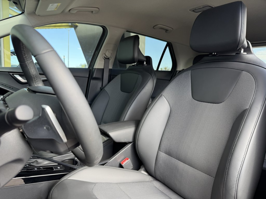 Used 2024 Kia Niro EX FWD image 32