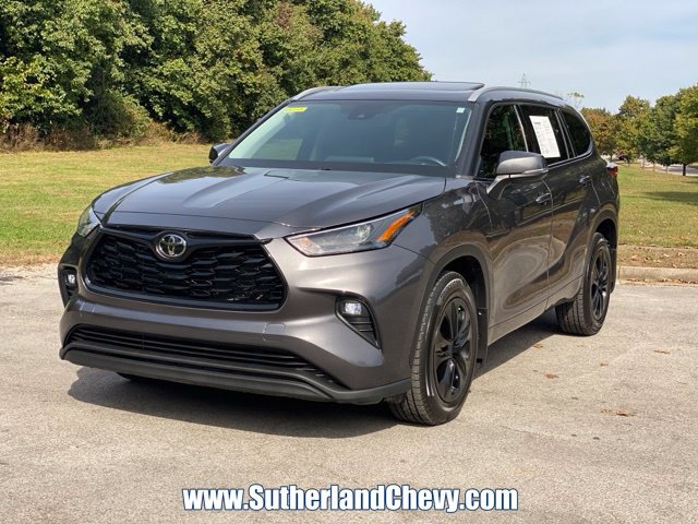 Used 2022 Toyota Highlander XLE AWD/4WD image 3
