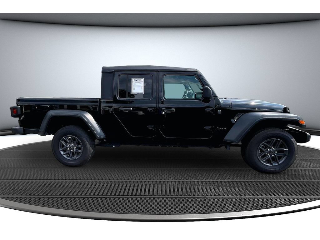 Used 2026 Jeep Gladiator Sport AWD/4WD image 15
