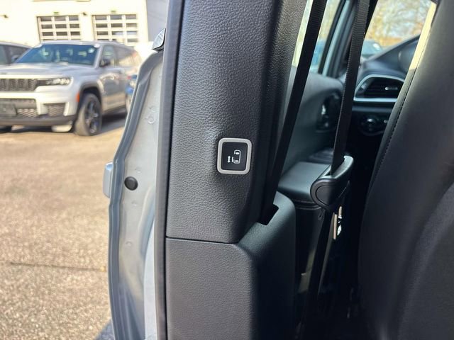 New 2026 Chrysler Pacifica Select image 11