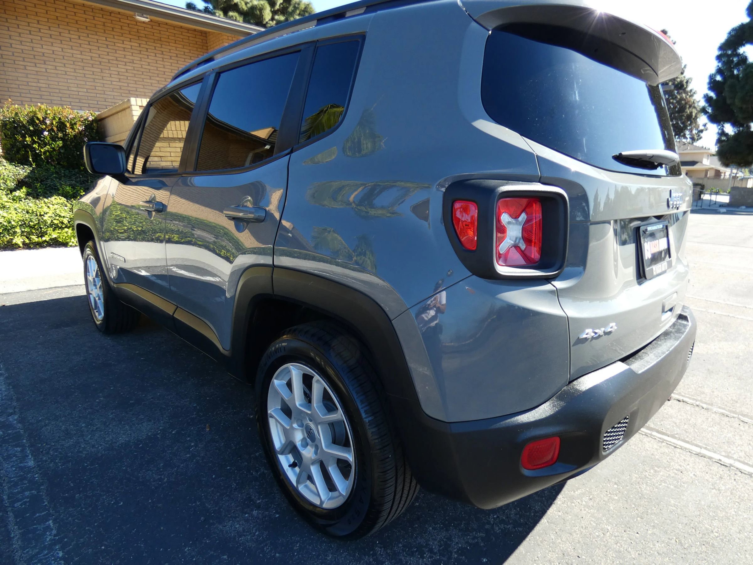 Used 2022 Jeep Renegade Latitude image 12