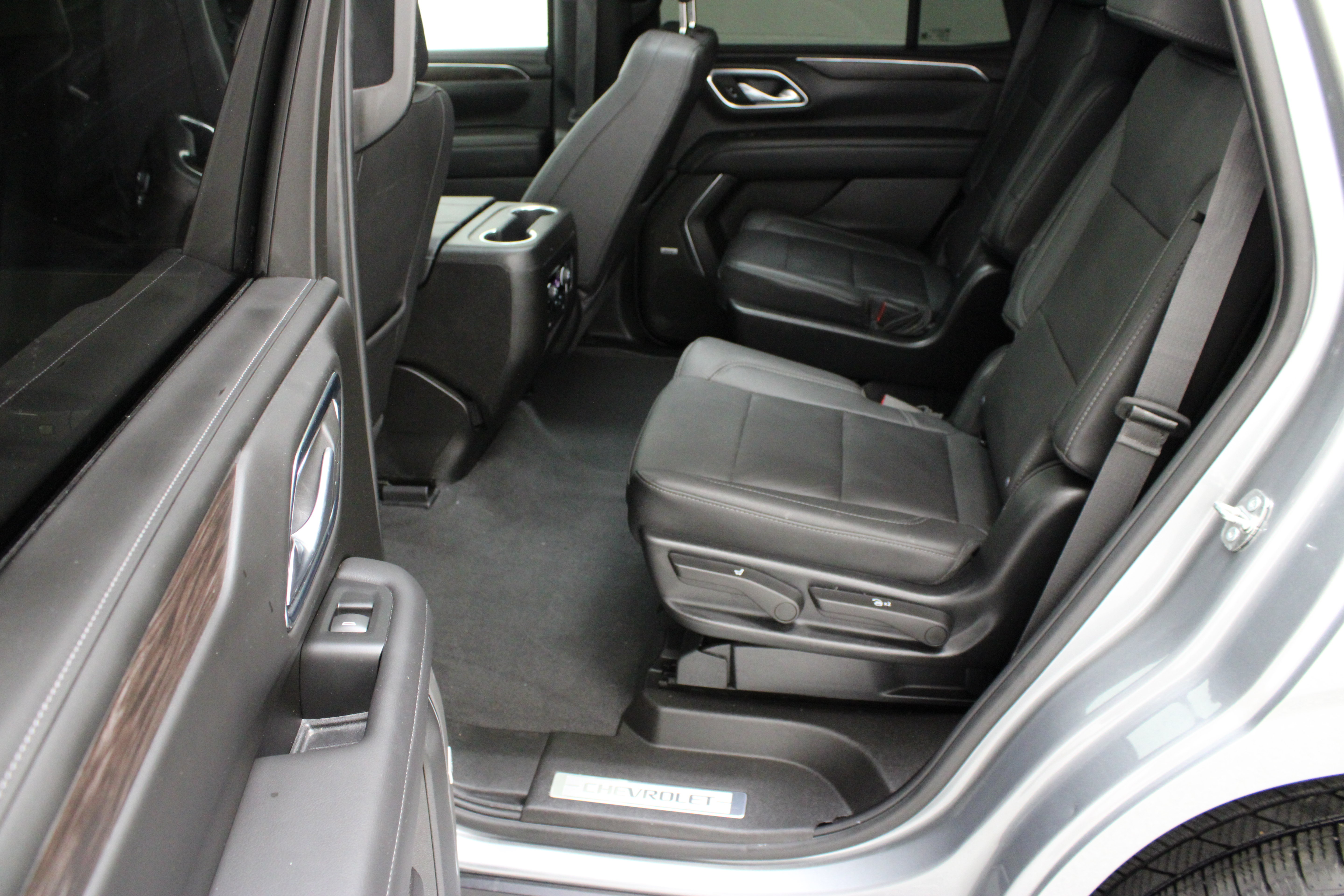 Used 2023 Chevrolet Tahoe Z71 w/ Luxury Package AWD/4WD image 31