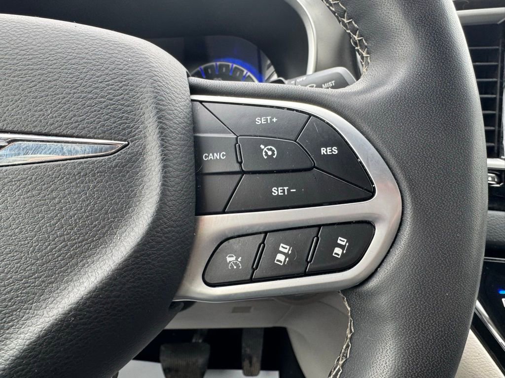 Used 2022 Chrysler Pacifica Touring-L image 20