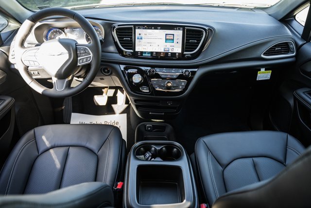 New 2026 Chrysler Pacifica Select image 20