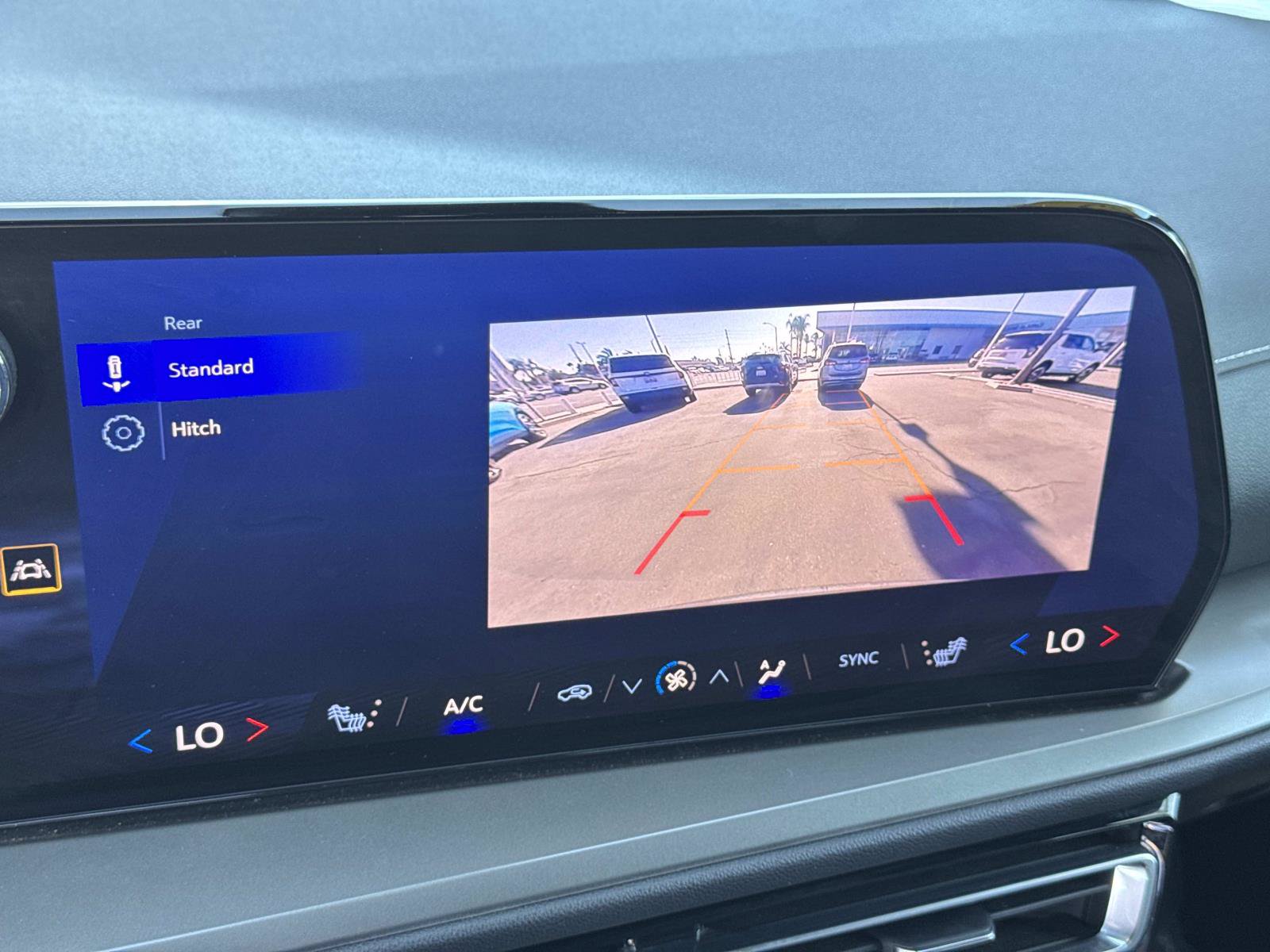 Used 2025 Chevrolet Traverse LT FWD image 19