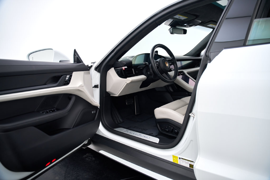 Used 2020 Porsche Taycan Turbo AWD/4WD image 39