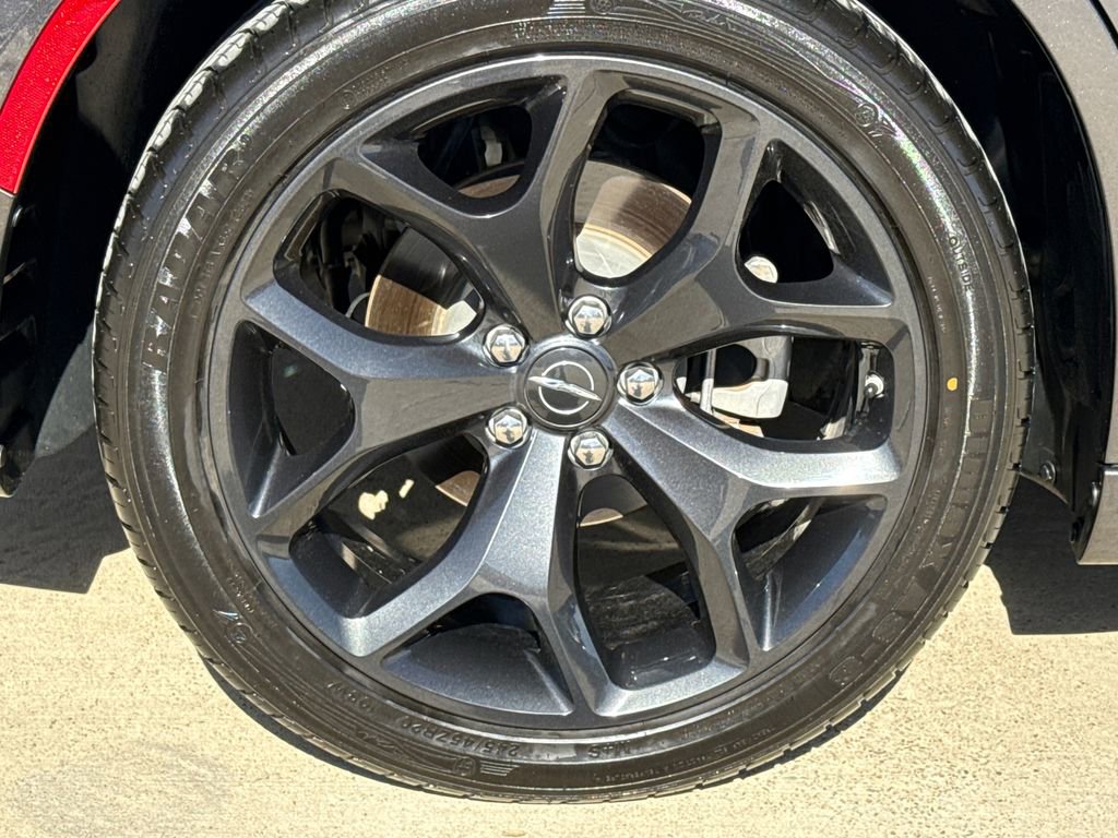 Used 2023 Chrysler 300 Touring w/ Sport Appearance Package image 9