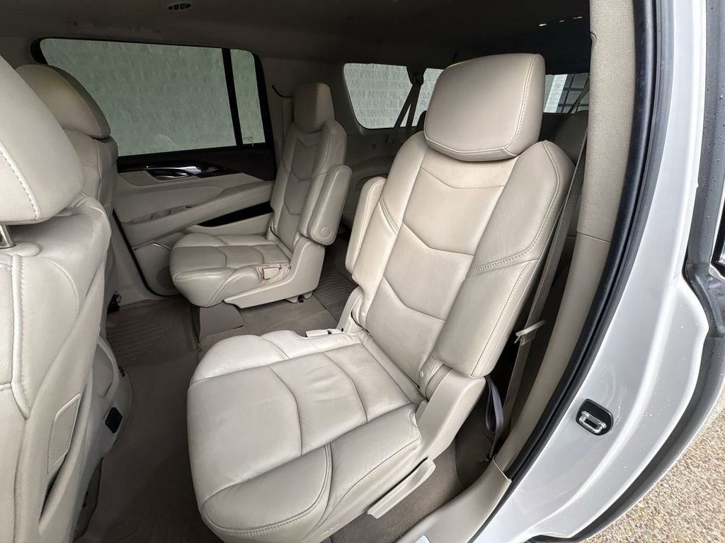 Used 2017 Cadillac Escalade ESV Luxury image 26