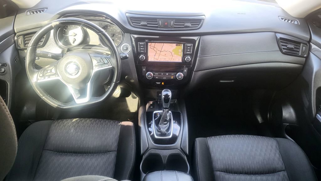 Used 2020 Nissan Rogue SV w/ Premium Package image 29