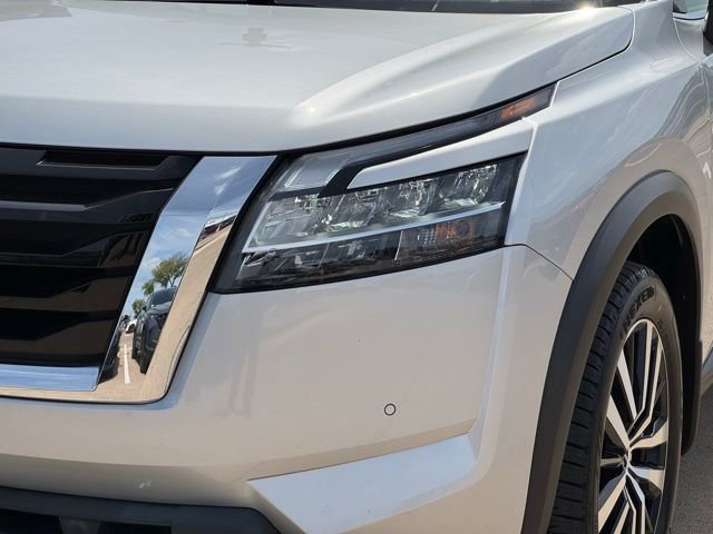 Used 2024 Nissan Pathfinder Platinum image 9