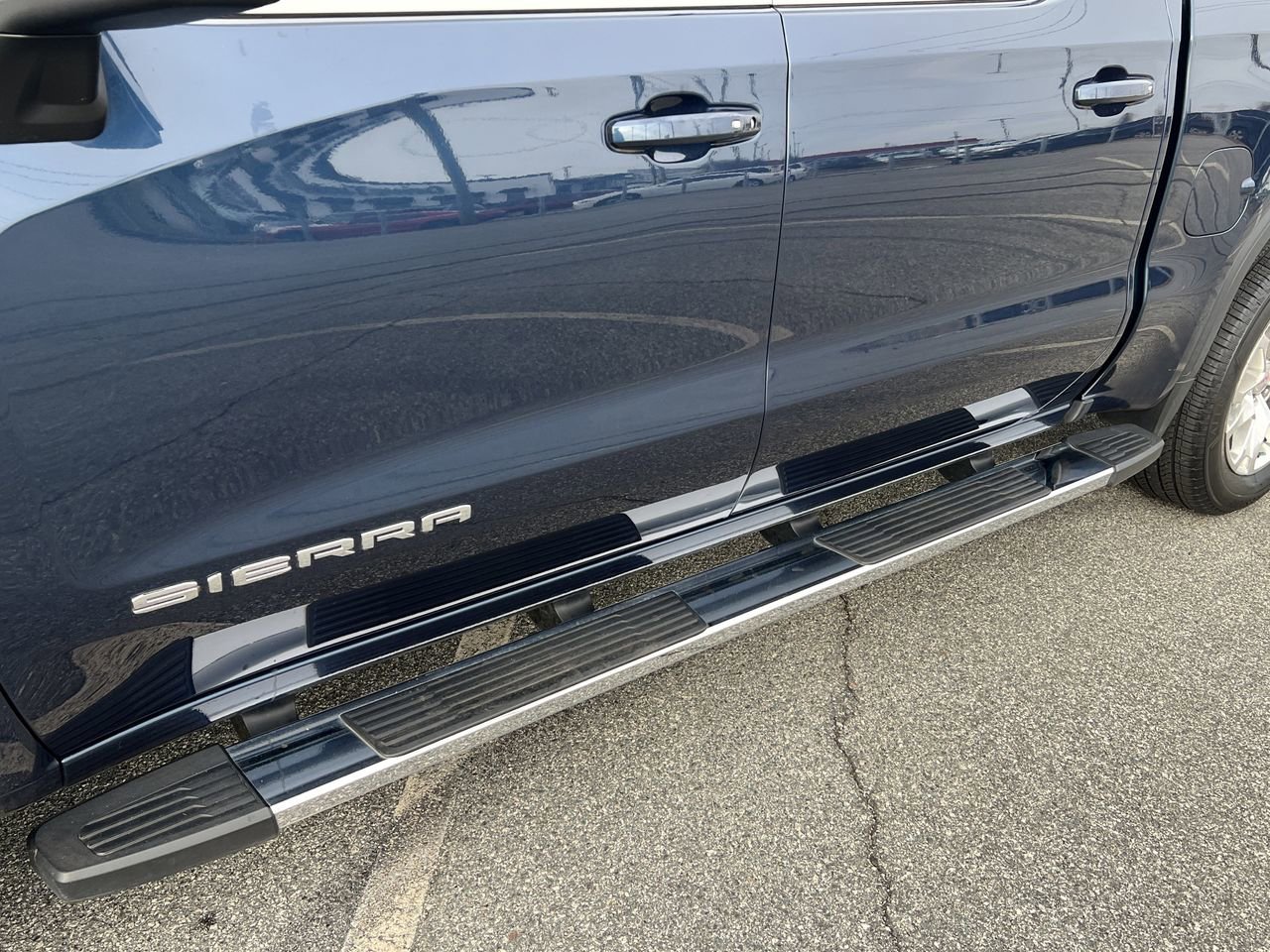 Used 2022 GMC Sierra 1500 SLE image 38