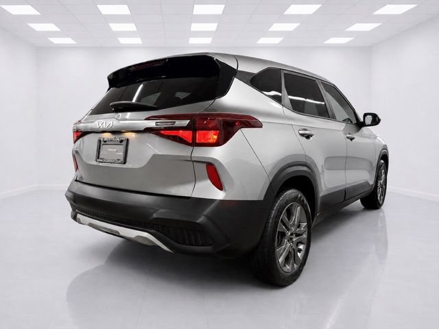 Used 2023 Kia Seltos LX AWD/4WD image 6